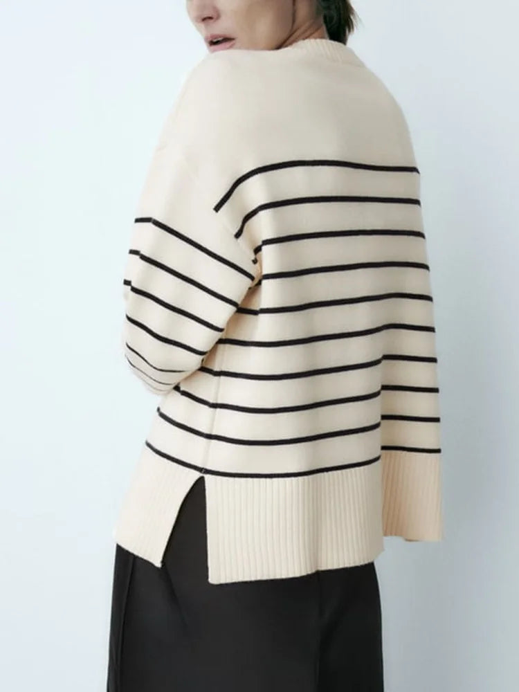 Modelo Striped black and white Sweater