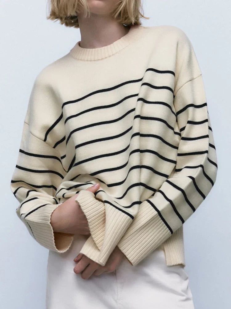 Modelo Striped black and white Sweater
